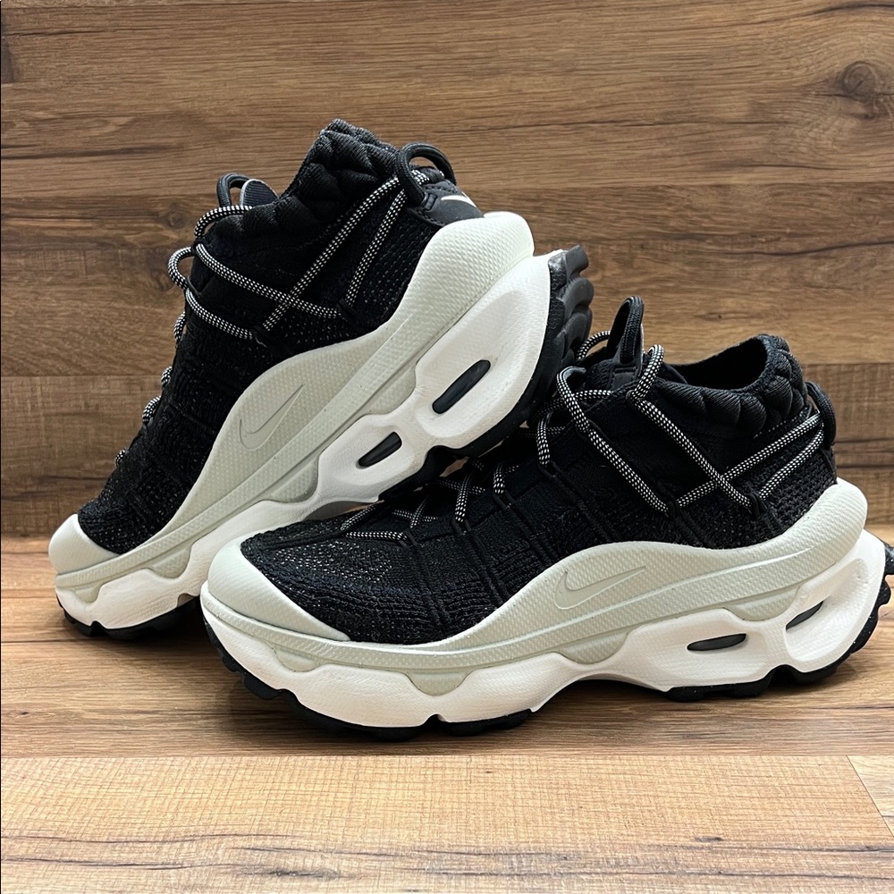 Nike Black and White Athletic Shoes NIKE AIR MAX FLYKNIT VENTURE BRAND NEW - Picture 2 of 10